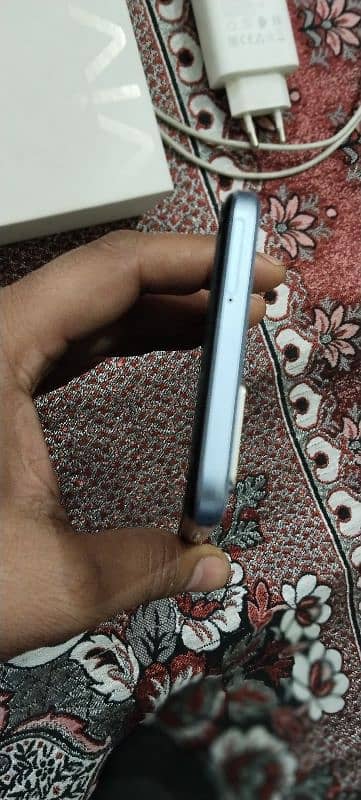 Vivo y33s 8+4ram 128 urgent sale 3