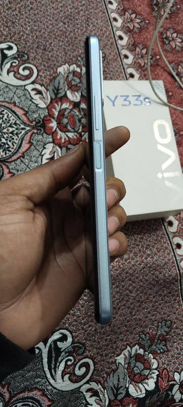 Vivo y33s 8+4ram 128 urgent sale 4