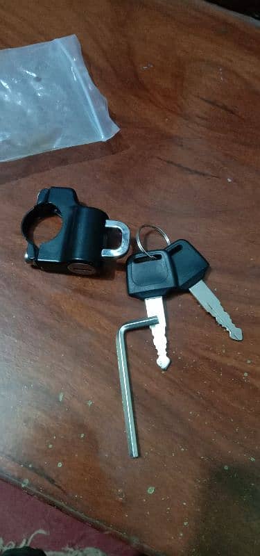 bike lock for Sunglasses like new 2 keys L key 1