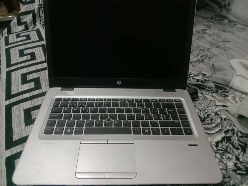 hp elitebook core i5 Generation 7 (with charger) 1