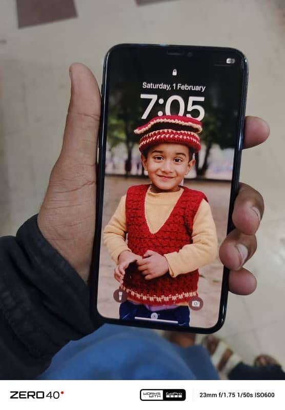 i phone 11 max 64gb batery chng  just disply sms face id all ok 10by 8 4