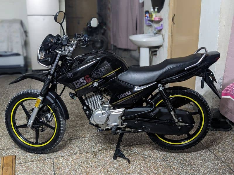 Yamaha YBR G 2022 Black 0