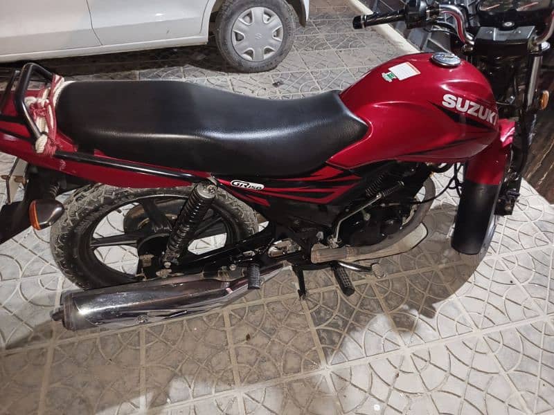 Suzuki GR-150 Red 2