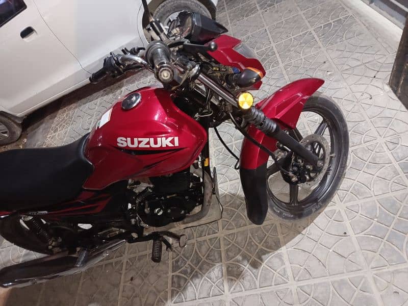 Suzuki GR-150 Red 3