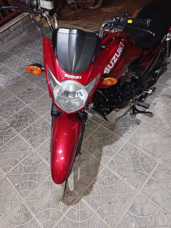 Suzuki GR-150 Red 4