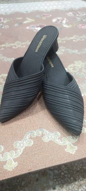 2 pair of shoes for sale 0