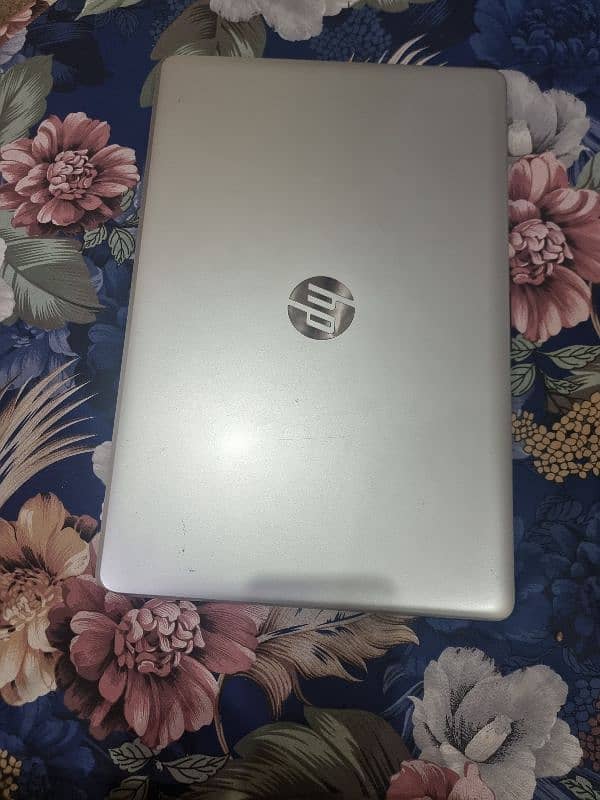 Hp laptop core i5 8 gen with graphic card x560 amd radeon 8Gb Ram 0