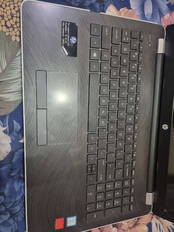 Hp laptop core i5 8 gen with graphic card x560 amd radeon 8Gb Ram 2