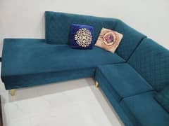 MODERN L-SHAPED SOFA - ADD A TOUCH OF ELEGANCE TO YOUR HOME!