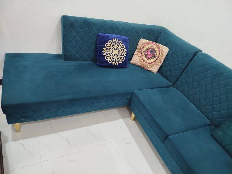 MODERN L-SHAPED SOFA - ADD A TOUCH OF ELEGANCE TO YOUR HOME! 0