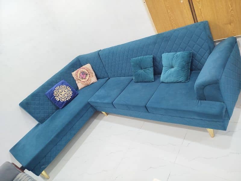 MODERN L-SHAPED SOFA - ADD A TOUCH OF ELEGANCE TO YOUR HOME! 1