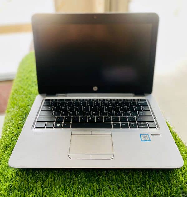 Hp Elitebook 820 g3 I5 6th generation 8/128 gb ssd laptop 1