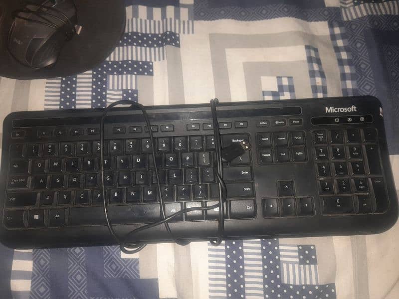 Black keyboard and mouse(including mouse pad) 0