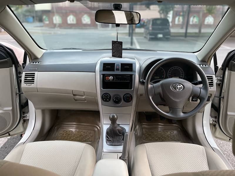 TOYOTA COROLLA 2010 XLi 1.3 VVTi MINT CONDITION WHITE LAHORE REG 2011 7