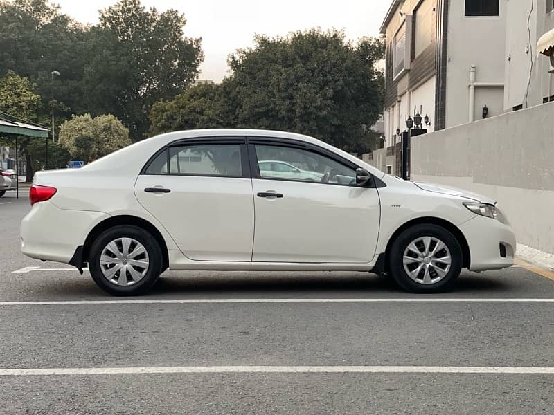 TOYOTA COROLLA 2010 XLi 1.3 VVTi MINT CONDITION WHITE LAHORE REG 2011 17