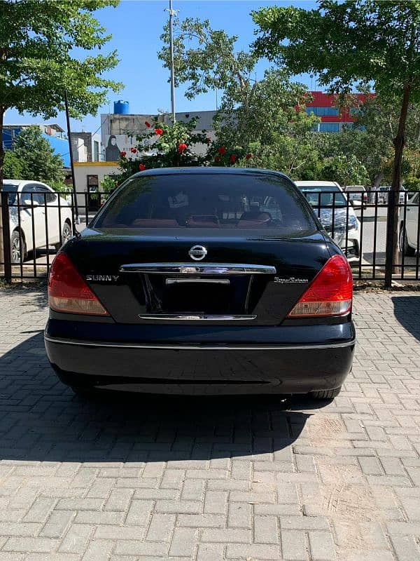 Nissan Sunny 2010 8