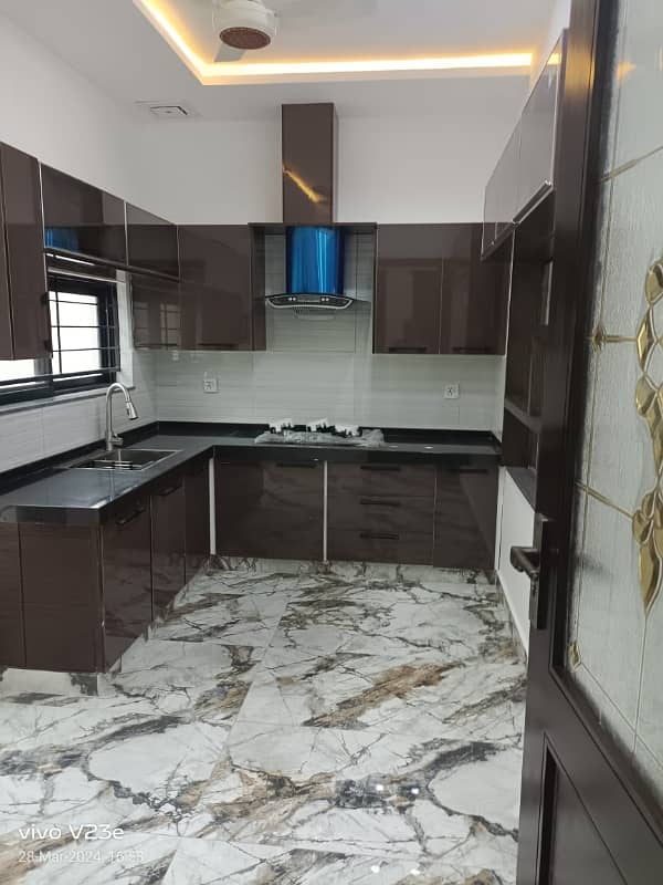 1 KANAL BRAND NEW HOUSE FOR SALE 2