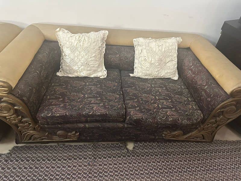 6 seater Sofa set 9/10 condition Molty Foam Solid Wood 0