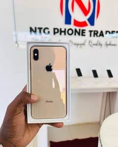 iphone xs max 256 GP my Whatsapp number 03411594804