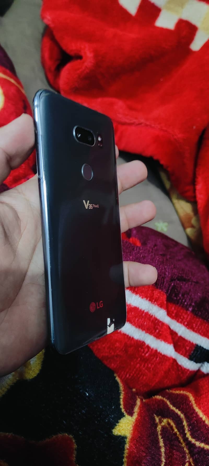 LG V35 ThinQ 4GB RAM 64 ROM 3