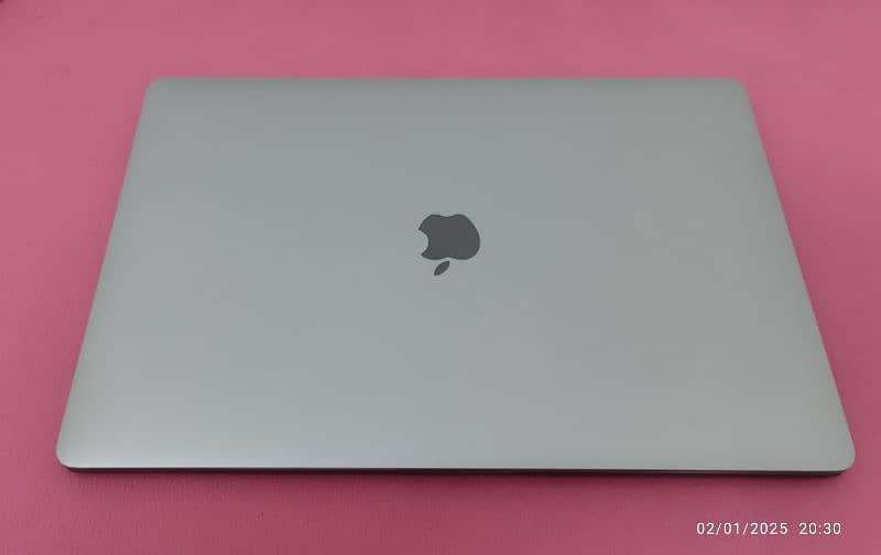 MacBook Pro 2019.32/512 15" display 138cc 3