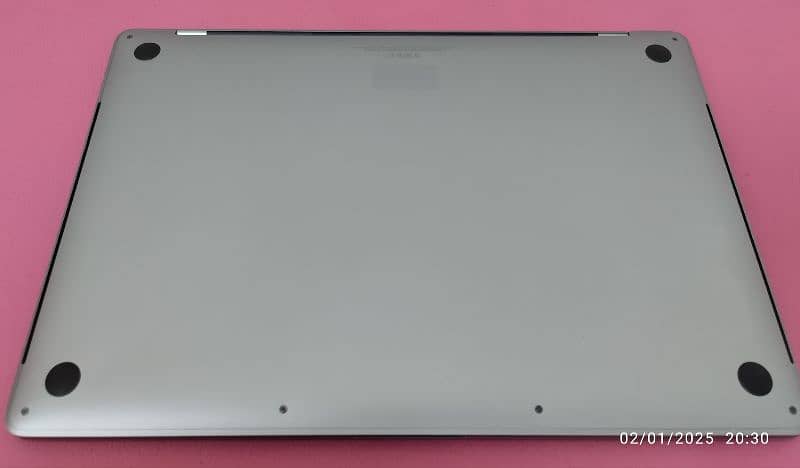 MacBook Pro 2019.32/512 15" display 138cc 4