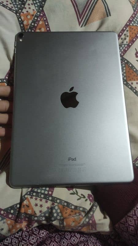 I pad pro 2nd generation 10.5 256gb 1