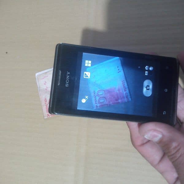 SONY C1505 OK Phone single sim Ok hai SD card nahi chalta 1