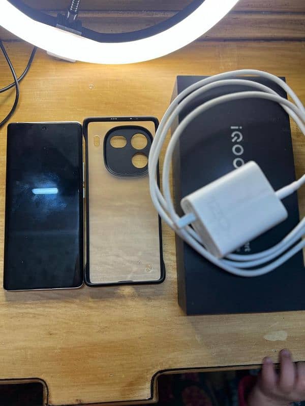 vivo iqoo 12 pro 1