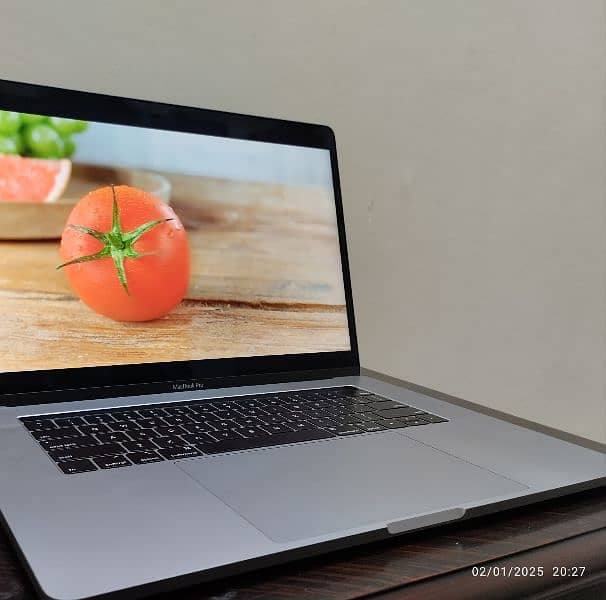 MacBook Pro 2019 Ci9 15-inch display 32/512 0