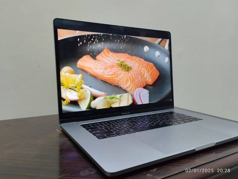 MacBook Pro 2019 Ci9 15-inch display 32/512 1