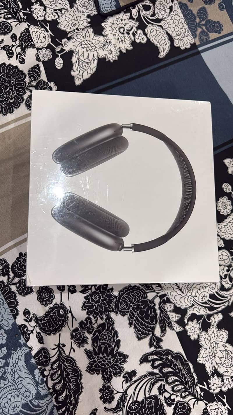 Airpods Max box pack 0