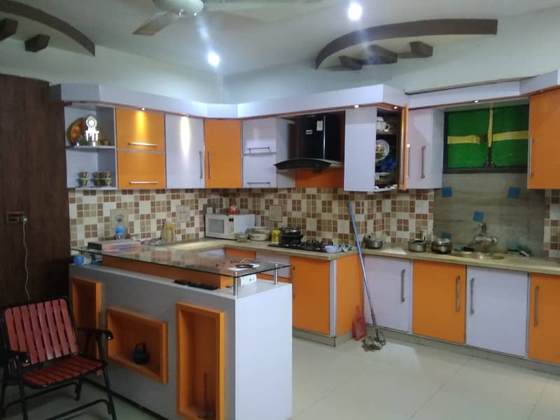 Urgent Sale 5 Rooms Apartment in Gulshan-e-Iqbal, Block-10 1