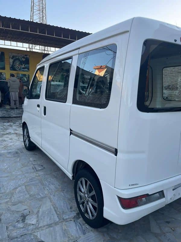 Daihatsu Hijet 2019 4