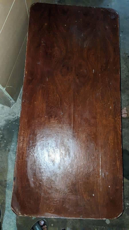 urgent sale wooden table 0