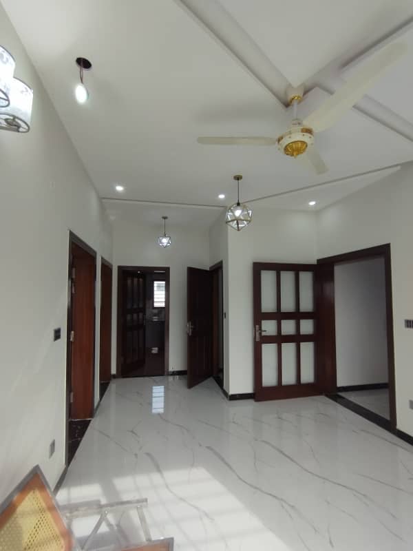 1 Kanal upper portion available for Rent in DHA Phase 5 mear to Park 2