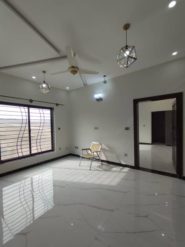 1 Kanal upper portion available for Rent in DHA Phase 5 mear to Park 3