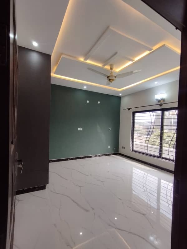 1 Kanal upper portion available for Rent in DHA Phase 5 mear to Park 4