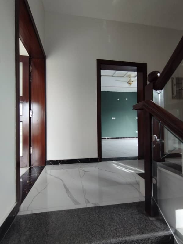 1 Kanal upper portion available for Rent in DHA Phase 5 mear to Park 5