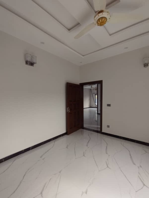 1 Kanal upper portion available for Rent in DHA Phase 5 mear to Park 8