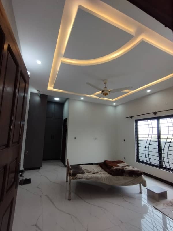 1 Kanal upper portion available for Rent in DHA Phase 5 mear to Park 9