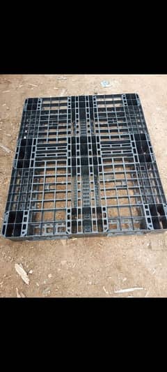 plastic pallets