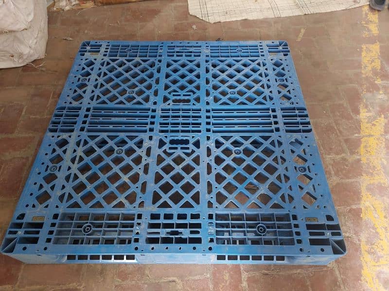 plastic pallets 1