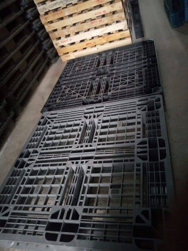 plastic pallets 4