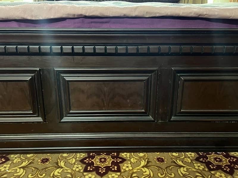 Queen Wooden Bed Set (General Furniture) 2