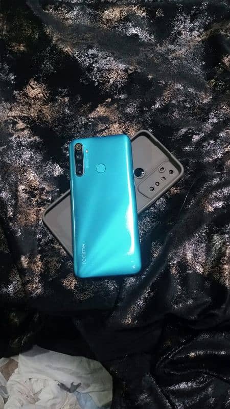 realme 5 i 4/64 with box 5