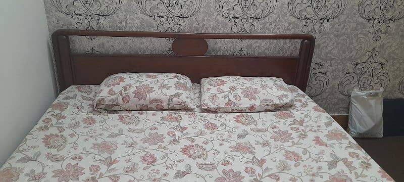 Bed for sale(King size) WITH MATTRESS 0