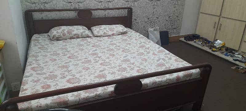 Bed for sale(King size) WITH MATTRESS 2