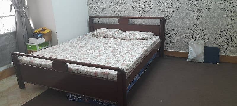 Bed for sale(King size) WITH MATTRESS 4