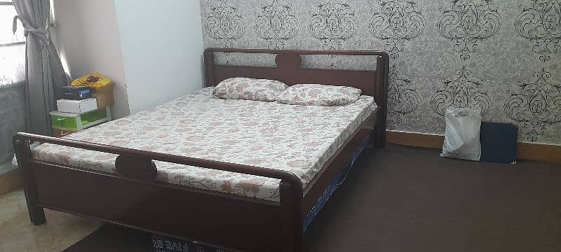 Bed for sale(King size) WITH MATTRESS 5